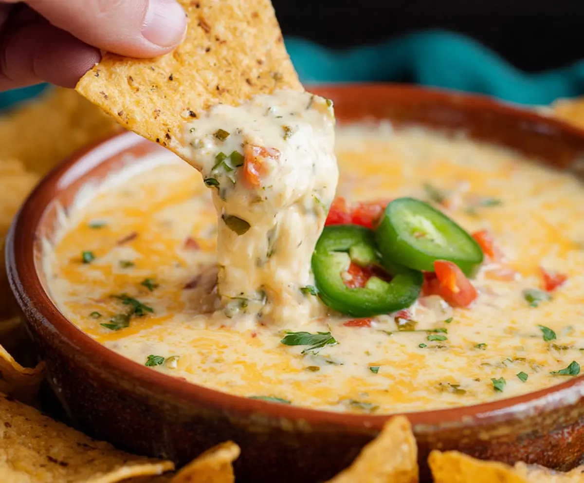 Creamy cheese dip in 10 minutes, perfect for snacks and parties.